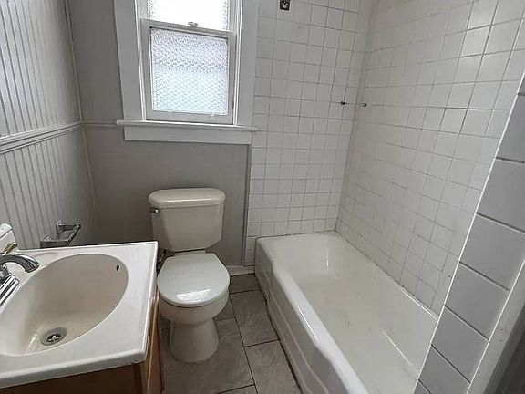 4th image of 248 Catherine St APT 2
