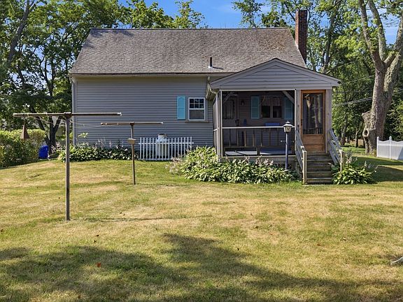 3rd image of 989 Cohannet St