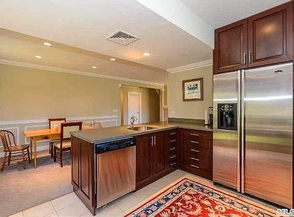5th image of 61 Wendover Dr