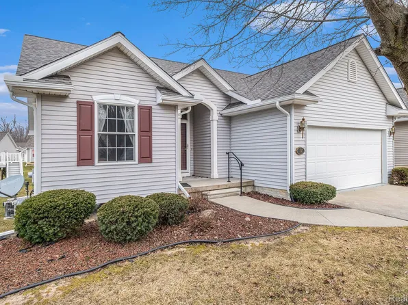 1142 Creekside Ct, Burton, MI 48509