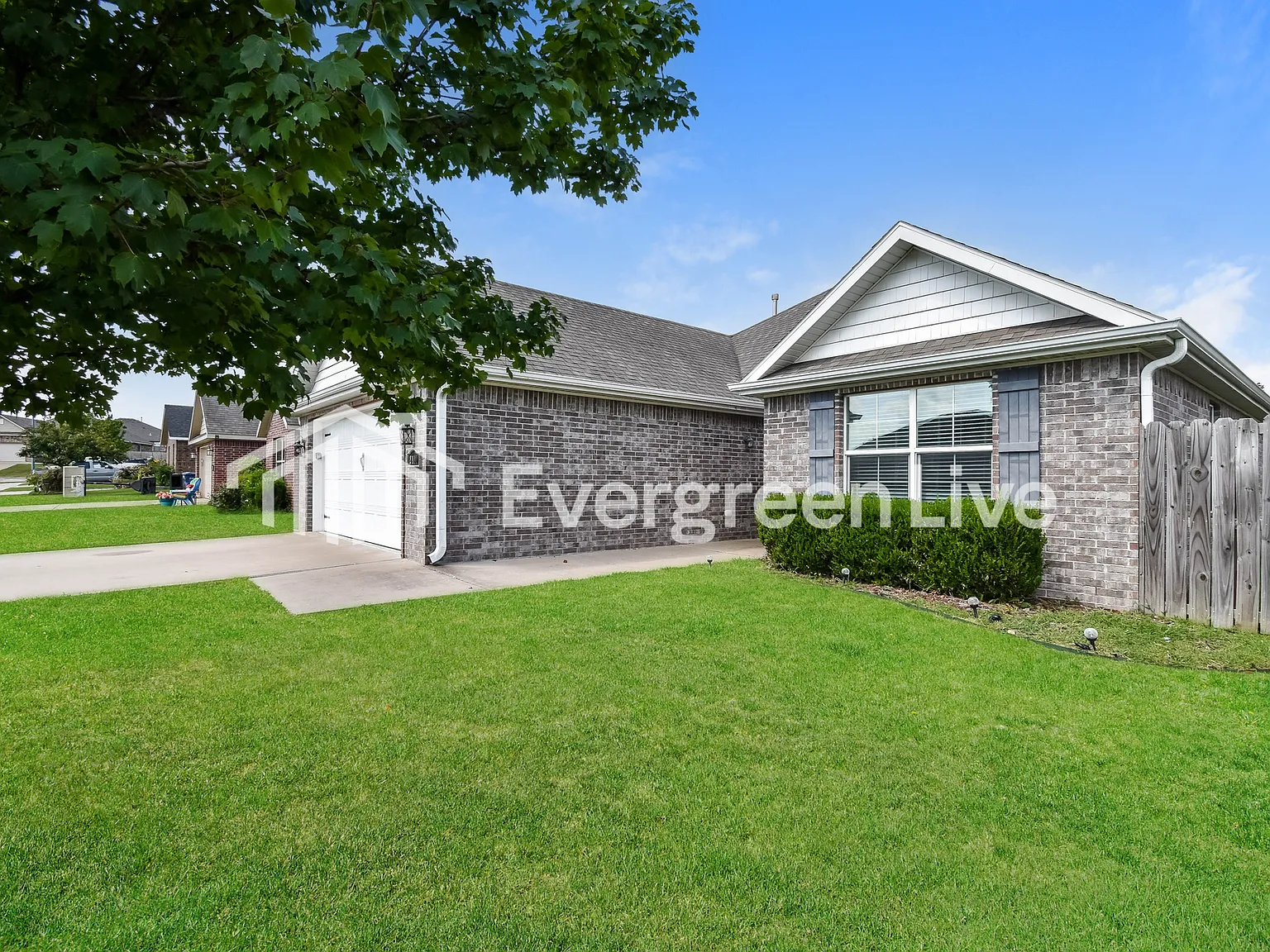 4 bed, 2.0 bath, 1556 sqft, $1,495 — Photo 2