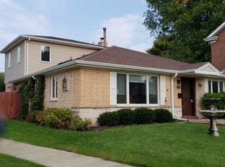 825 E Grant Dr, Des Plaines, IL 60016
