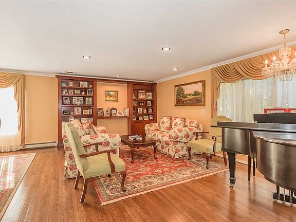 4th image of 17 Cove Ln