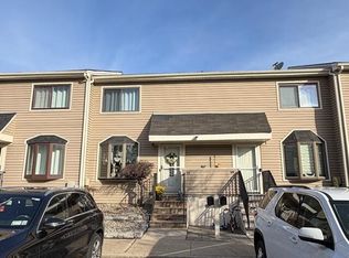 21 Wood Ct, Staten Island, NY 10309