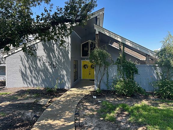 2nd image of 8325 Gatecrest Dr