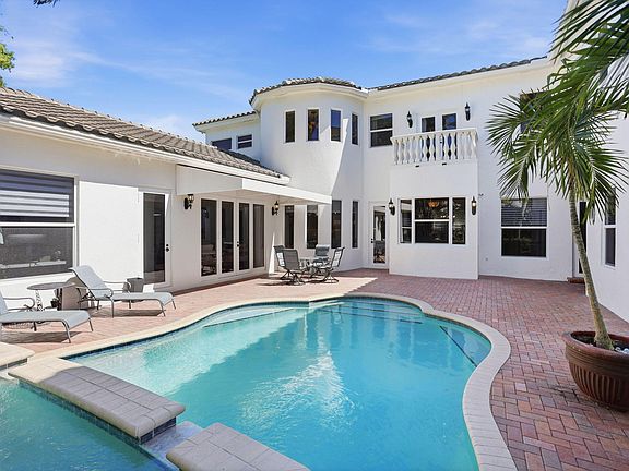 3rd image of 375 SW 16th St