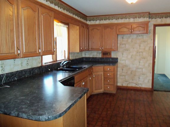 Kitchen sink area