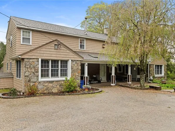 24-26 Golden View Dr, Johnston, RI 02919