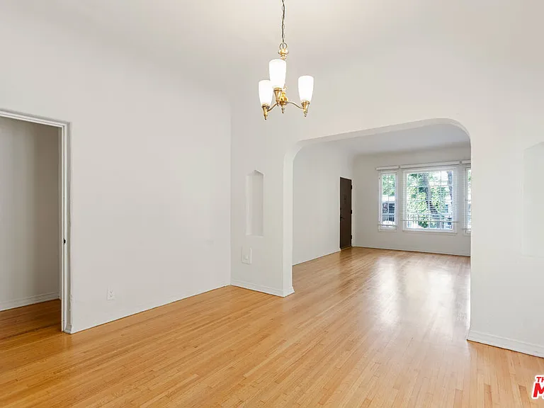 726 S Dunsmuir Ave — Photo 21