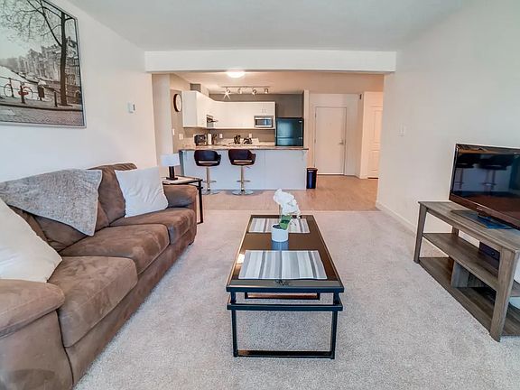3rd image of 39 Van Slyke Way #889883