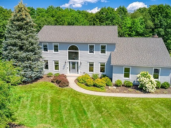 2nd image of 8316 Creekcrest Cir