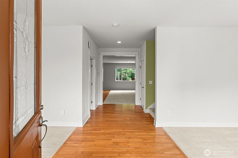 5th image of 21927 44th Drive SE