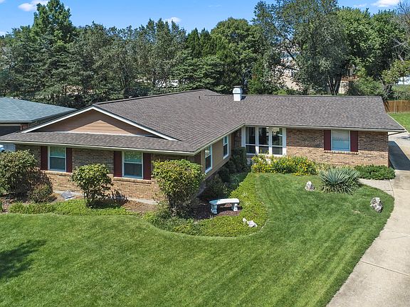 3rd image of 14325 Lake Tahoe Dr