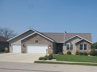 5 Ashwood Ln, Pekin, IL 61554