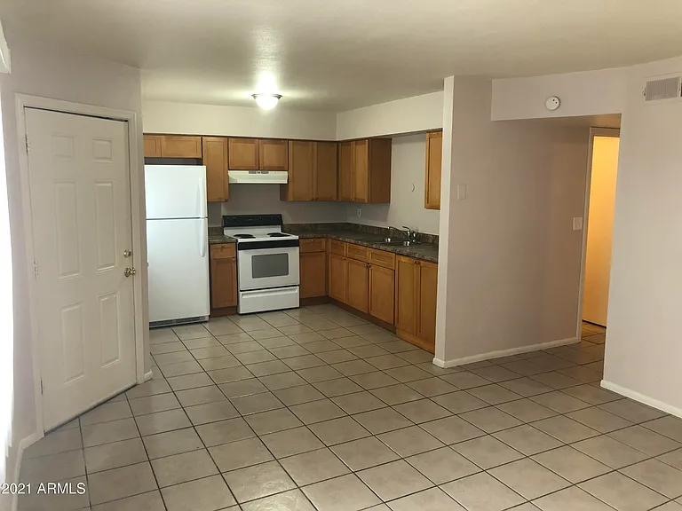 1138 W Dragoon Cir — Photo 2