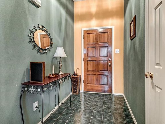 3rd image of 836 Park Forest Dr