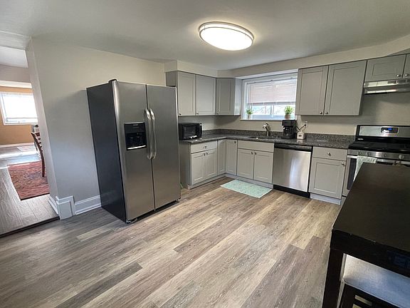 3rd image of 803 Valley St
