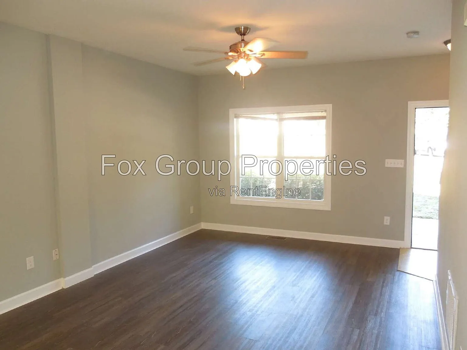 3 bed, 2.5 bath, 1350 sqft, $1,595 — Photo 3