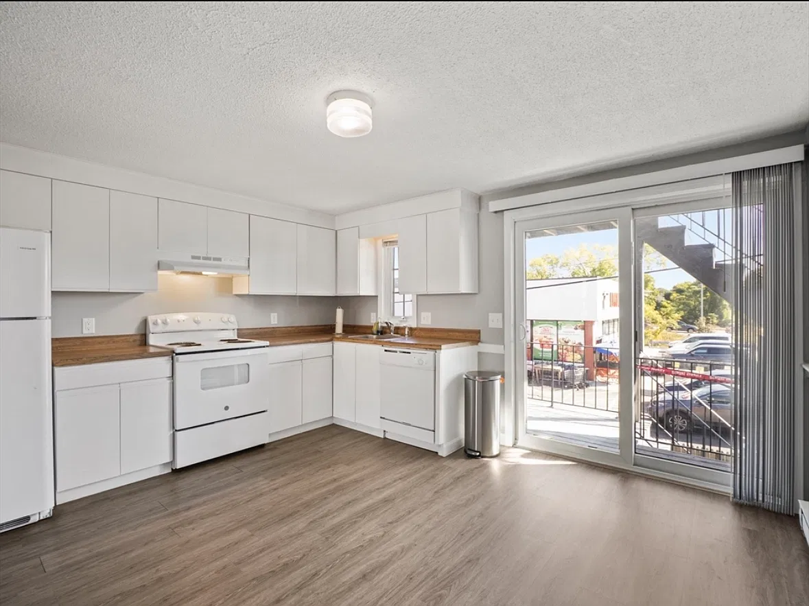 2 bed, 854 sqft, $2,500 — Photo 3