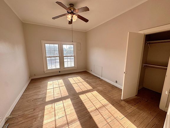 3rd image of 409 N Carroll Blvd