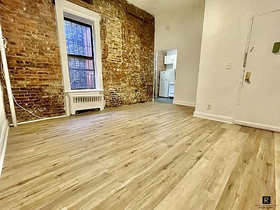 3rd image of 260 W 135th St APT C