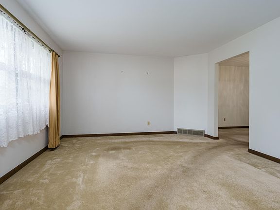 4th image of 242 Sherwood Dr