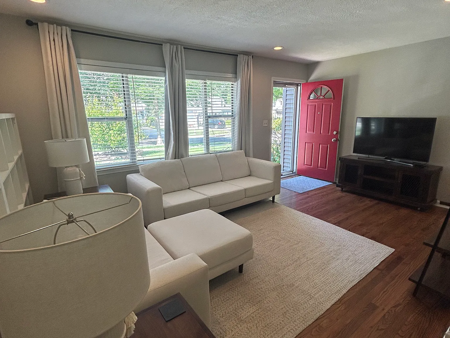 2 bed, 782 sqft, $2,150 — Photo 2