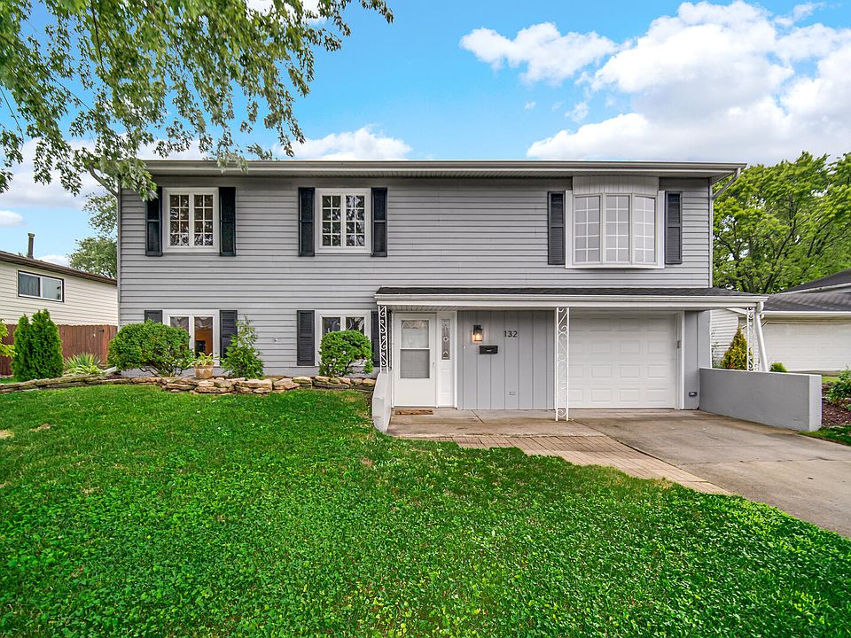 1st image of 132 Lexington Dr