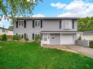 132 Lexington Dr, Dyer, IN 46311