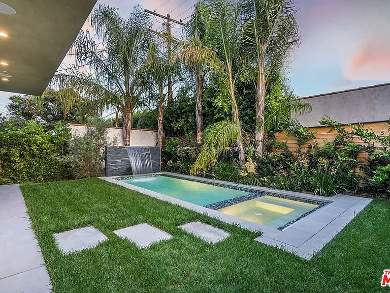 8932 Dorrington Ave — Photo 29