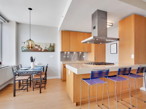 450 West 17th Street image 2 of 5