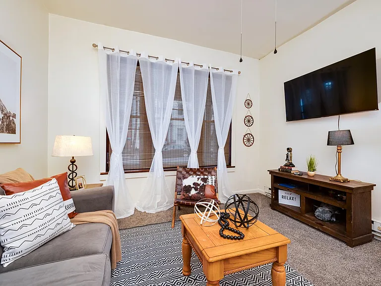 612 W Market St #1 — Photo 7