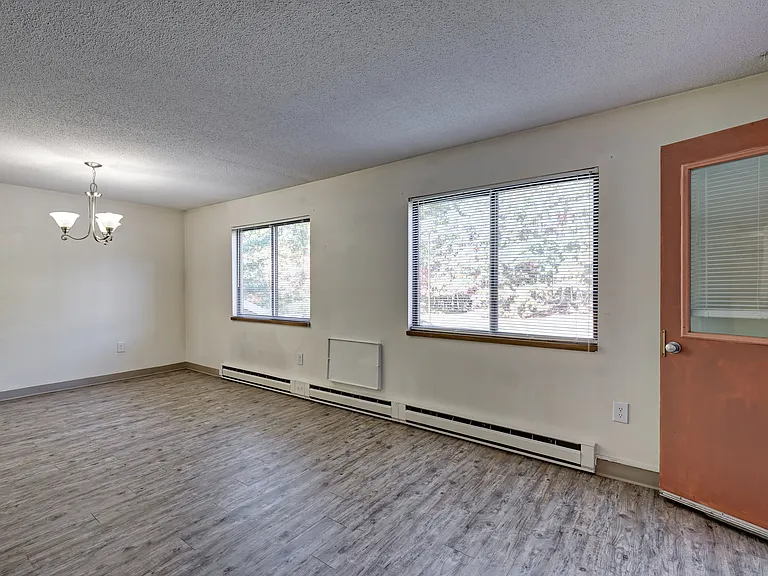 Woodland Apartments — Photo 11