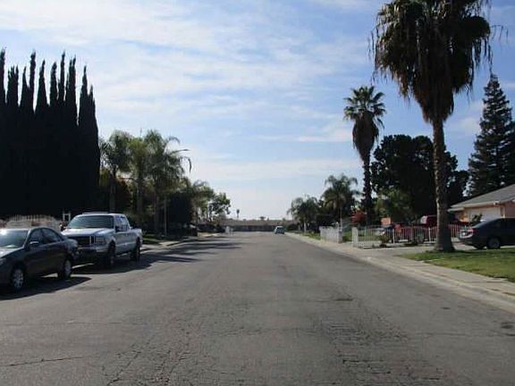 Exterior Neighborhood (street photo)