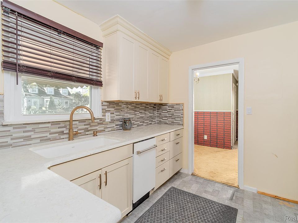 13325 Helen St, photo 9