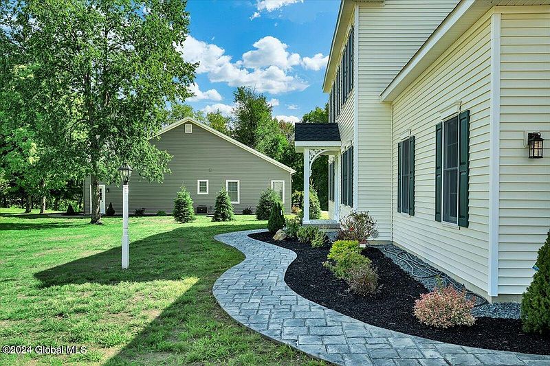 5th image of 15 Westfall Court