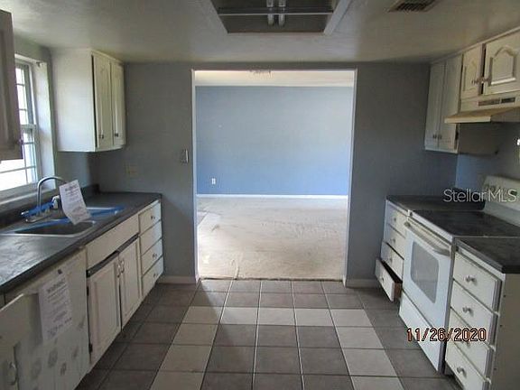 4th image of 297 Champlain Dr