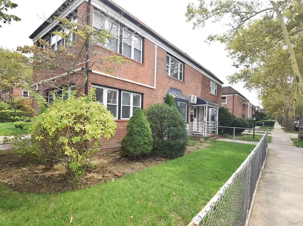 75-03 197th St #1, Fresh Meadows, NY 11366