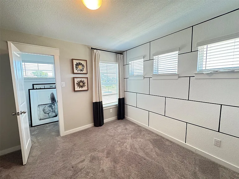 2328 Calvert Dr — Photo 18