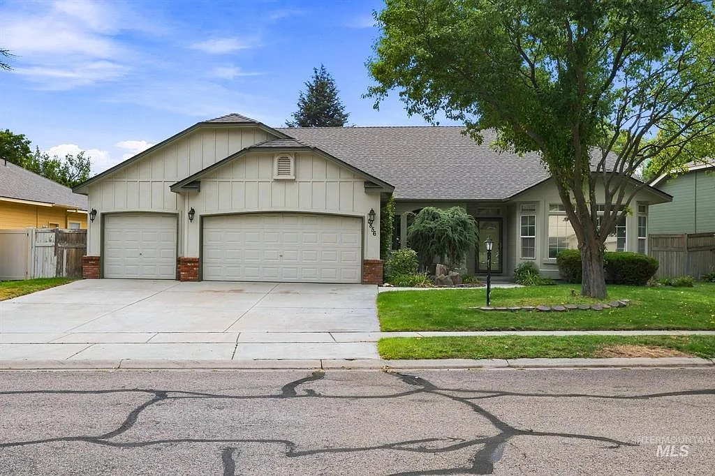 4 bed, 1993 sqft, $2,900 — Photo 1
