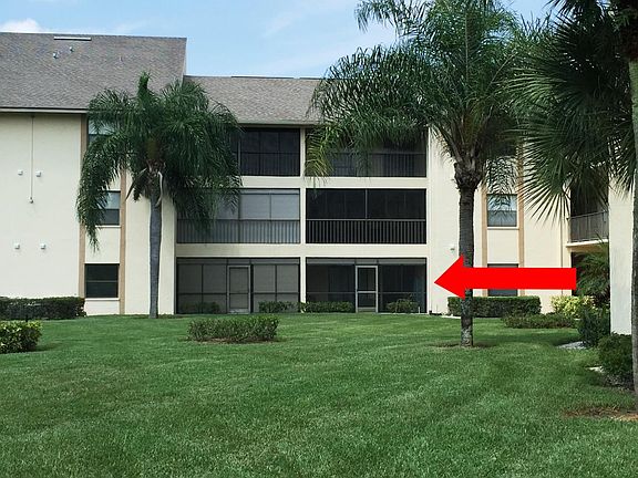 View of back of building/Screened lanai