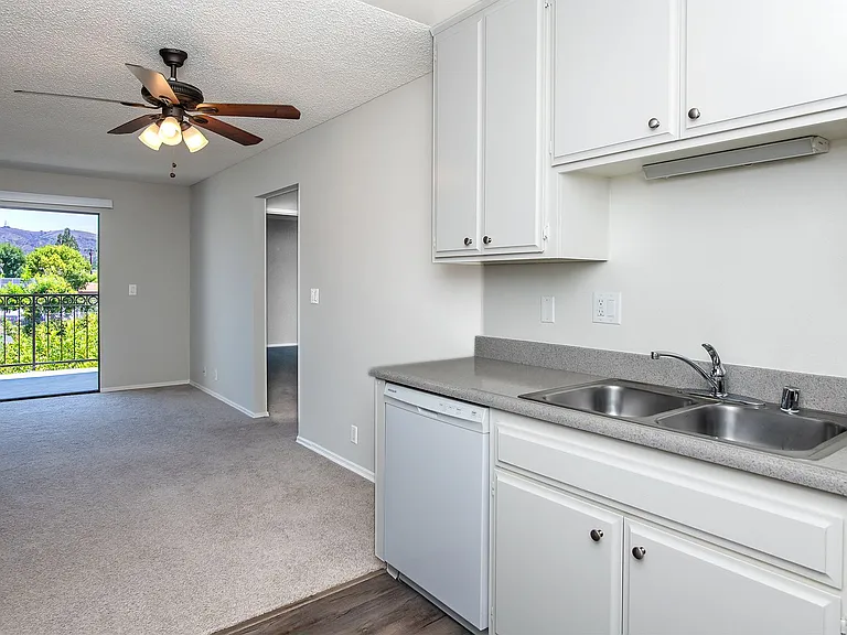 404 E Birch St — Photo 40