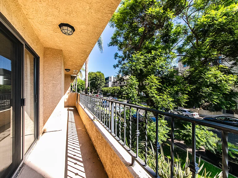 1633 S Bentley Ave #102 — Photo 20