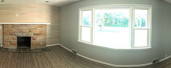 Living room w/ fireplace 