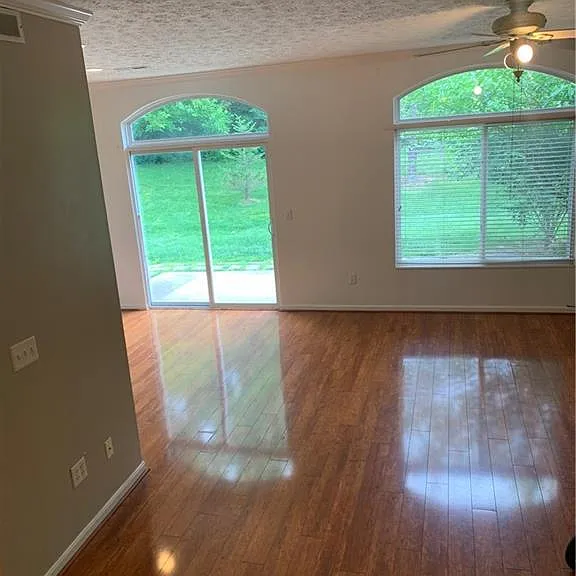 3590 Sequoia Dr — Photo 3