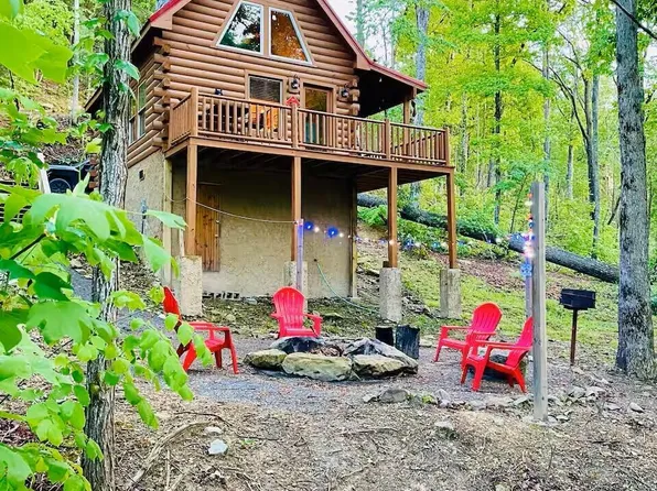 2208 Spurling Rd, Sevierville, TN 37862
