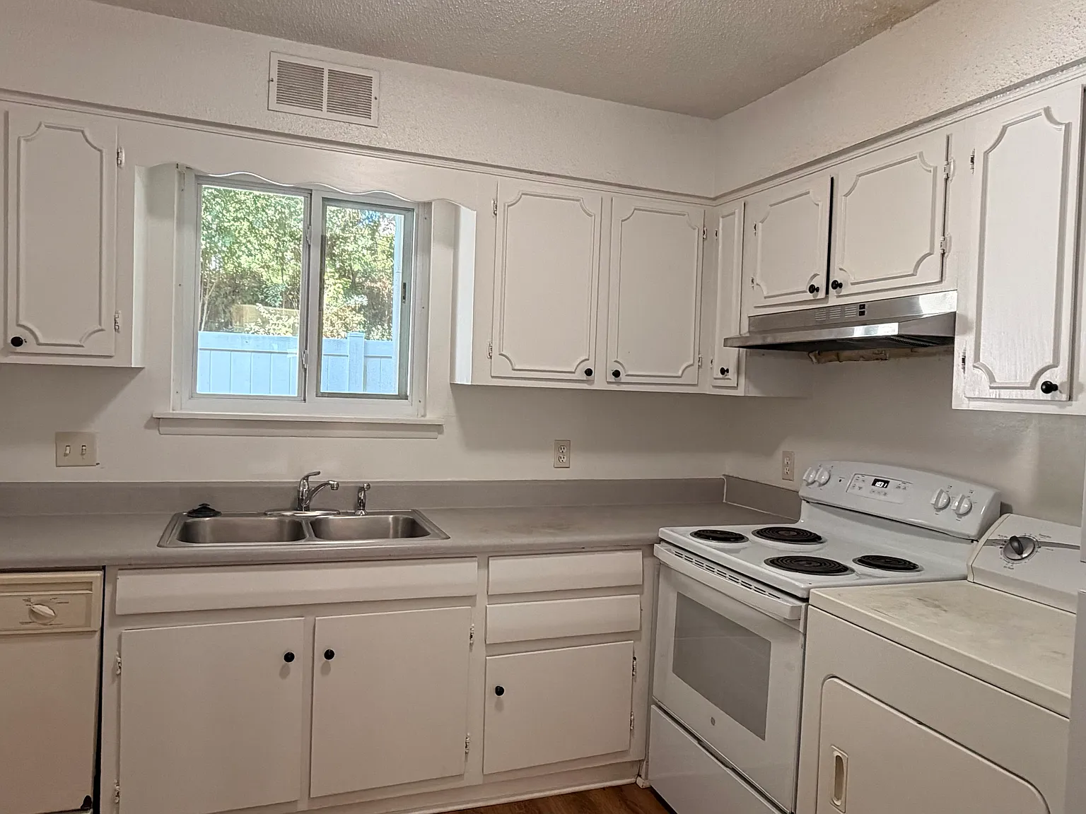 2381 Champion Ct — Photo 3