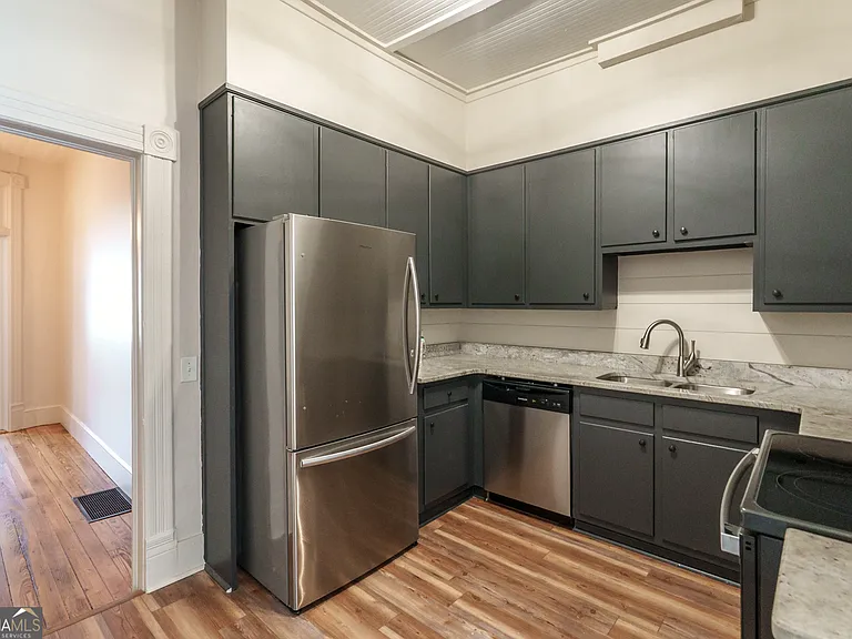 243 Boulevard #B — Photo 15