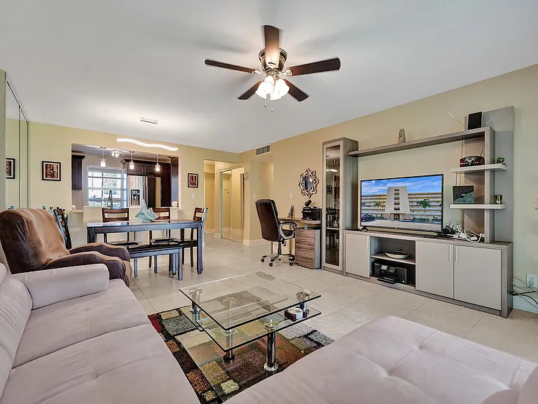 401 SE 3rd St #107 — Photo 32