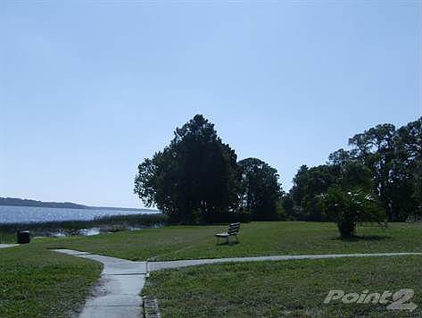 LAKE FRONT COMMON GROUND
